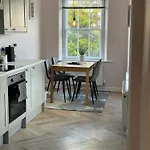 Castle View - The Hideout Apartment *