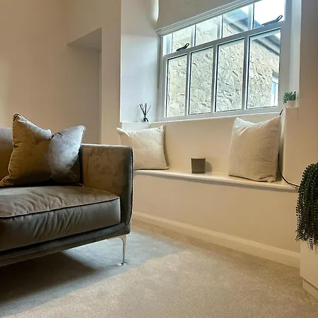 Castle View - The Hideout Apartment *